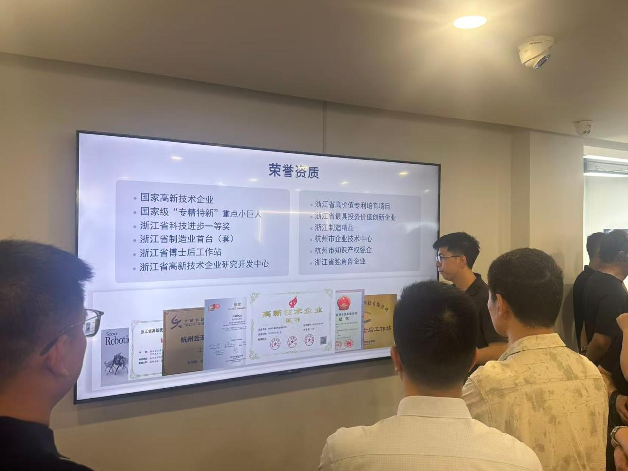 参访科技企业 罗致创生力军 钱江商城参加Ggpoker官网集团47周年庆系列研学活动