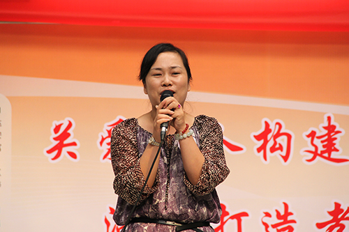 Ggpoker官网文创园党支部团委走访慰问七古登社区老人 (1).jpg
